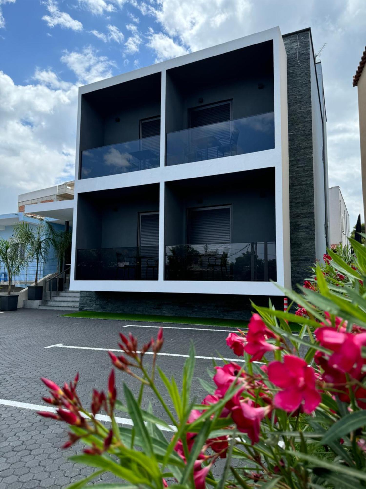 Kevin'S Aparthotel Vlorë Εξωτερικό φωτογραφία