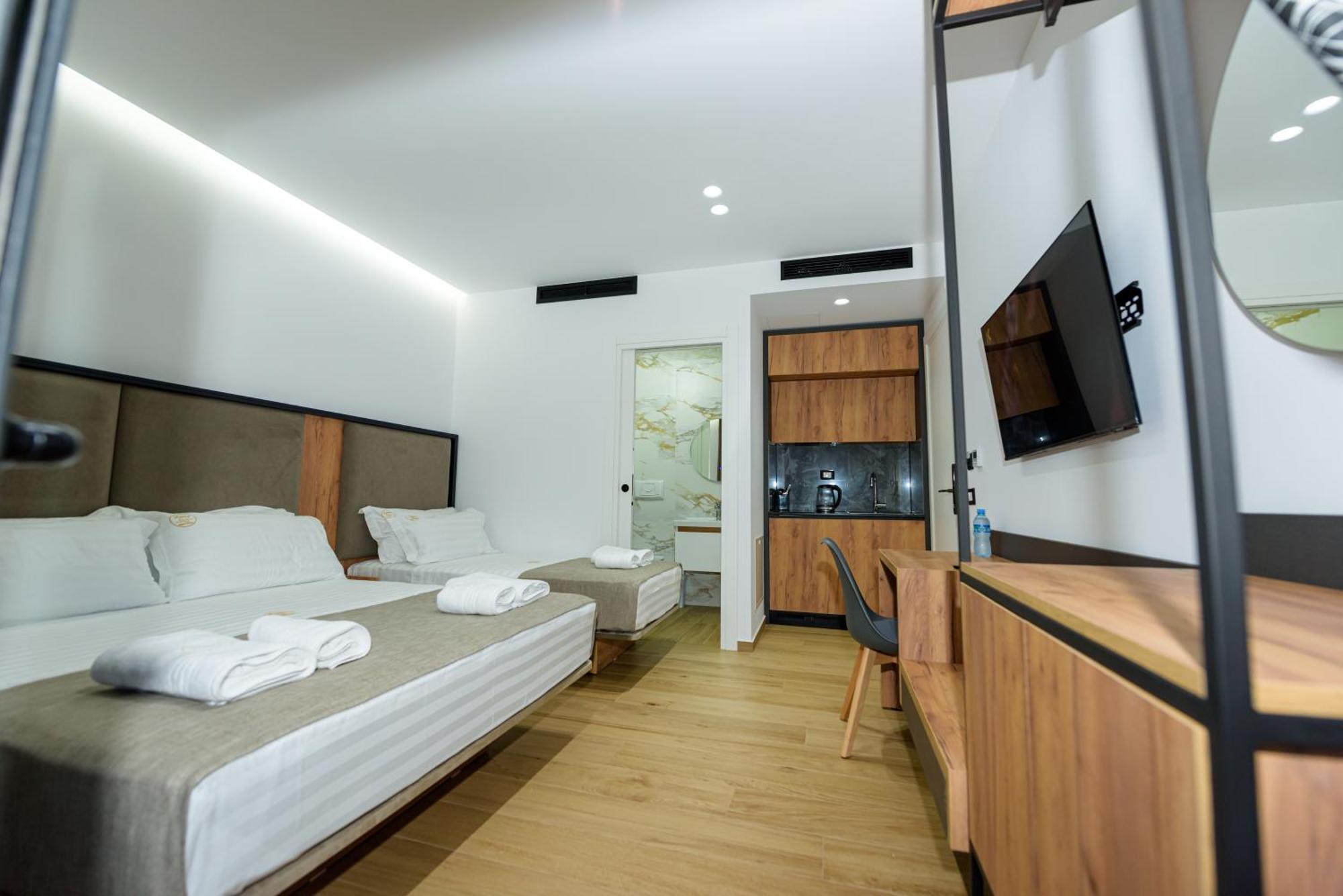 Kevin'S Aparthotel Vlorë Εξωτερικό φωτογραφία