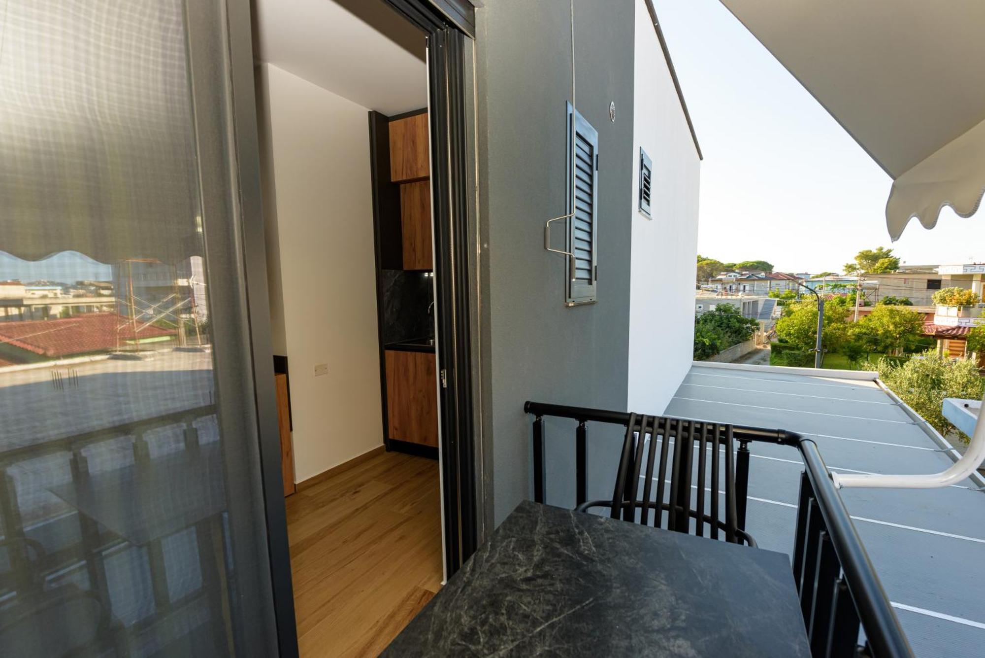 Kevin'S Aparthotel Vlorë Εξωτερικό φωτογραφία