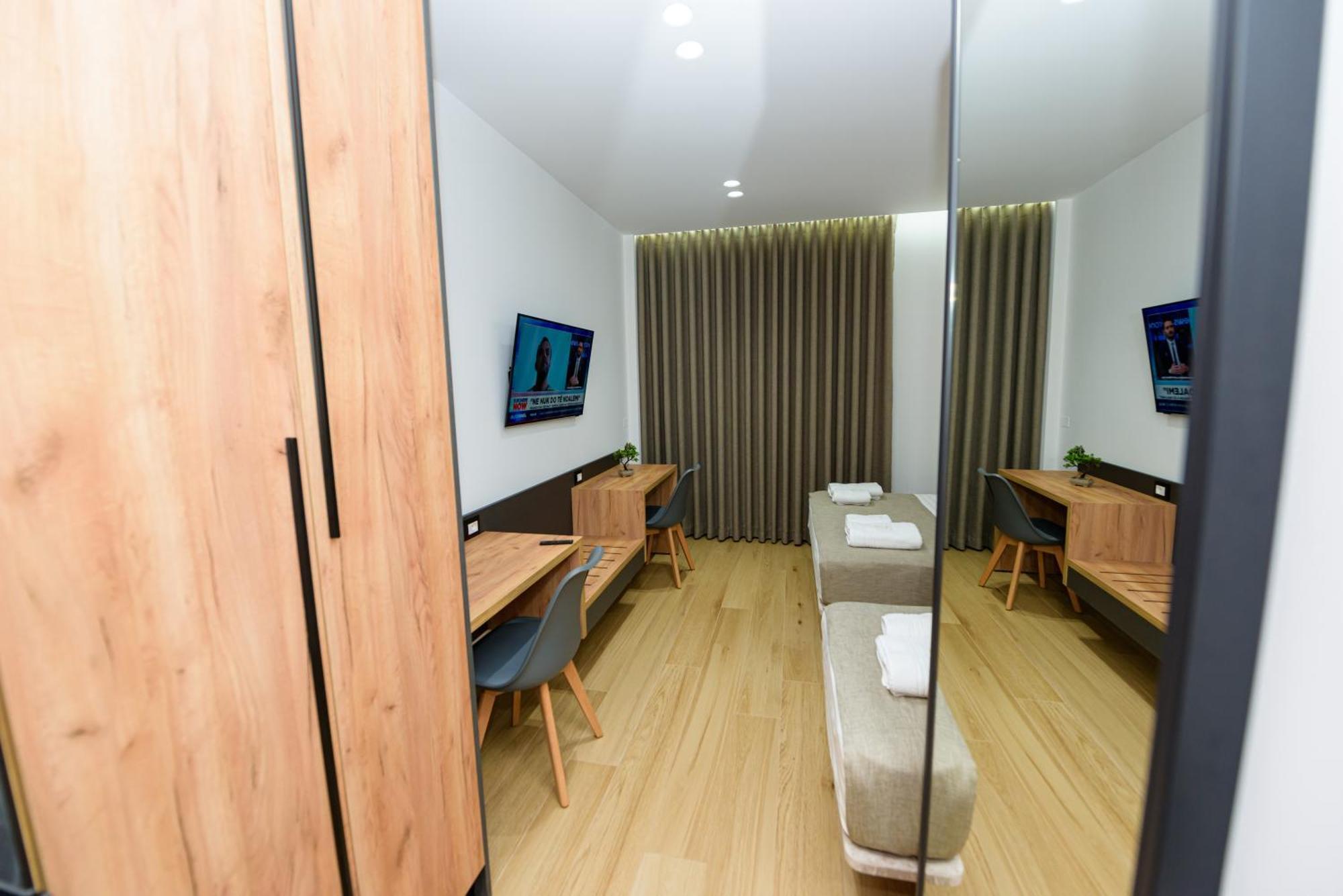 Kevin'S Aparthotel Vlorë Εξωτερικό φωτογραφία