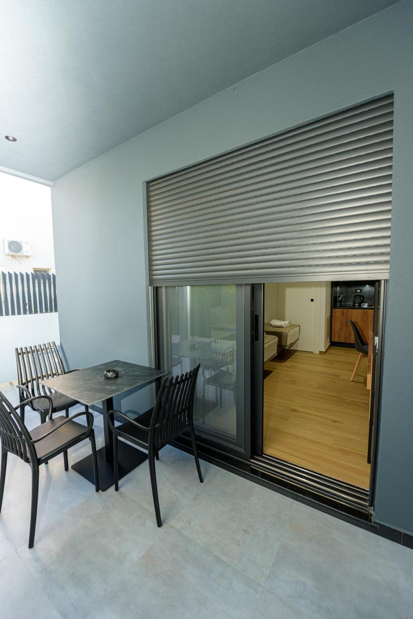 Kevin'S Aparthotel Vlorë Εξωτερικό φωτογραφία