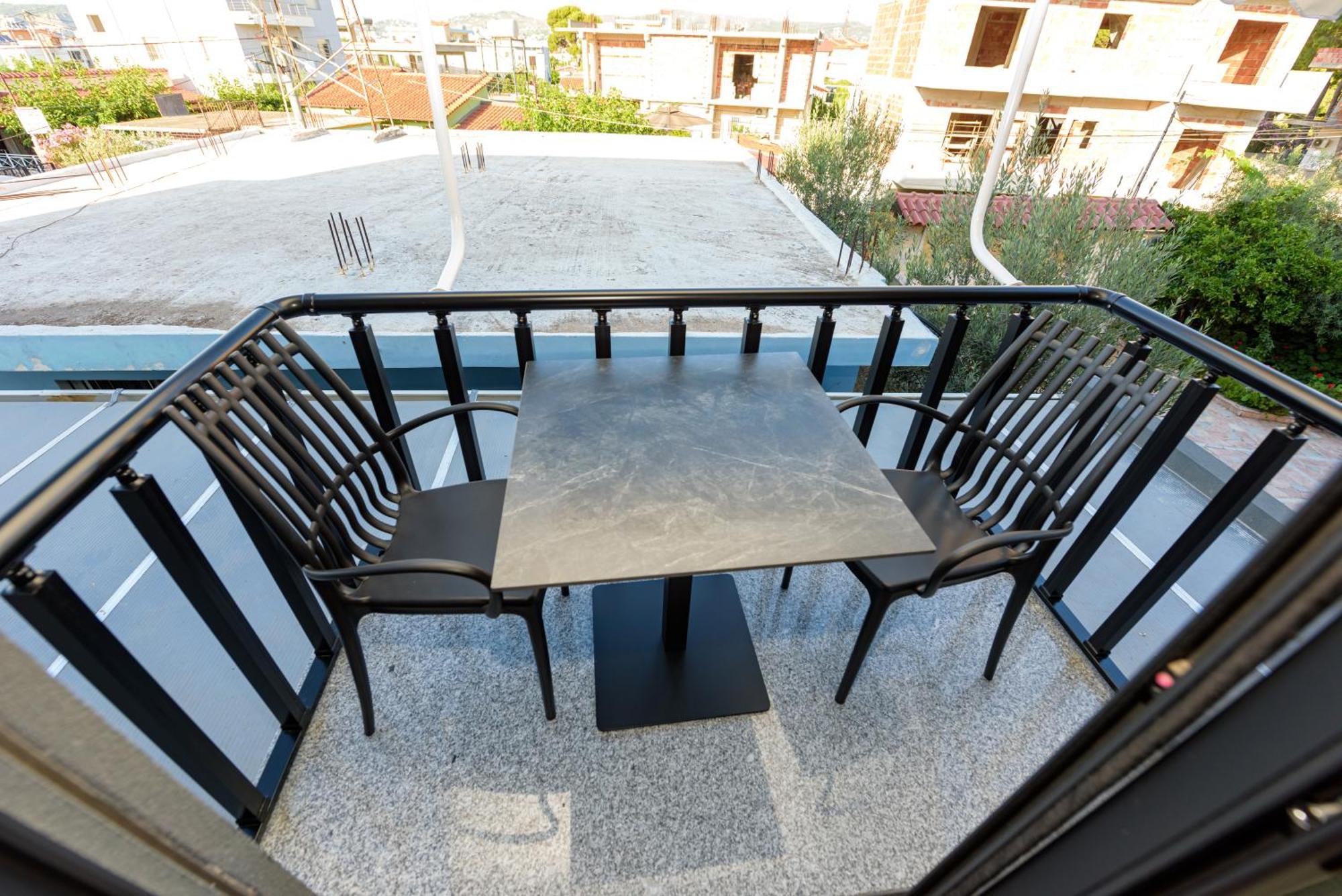 Kevin'S Aparthotel Vlorë Εξωτερικό φωτογραφία