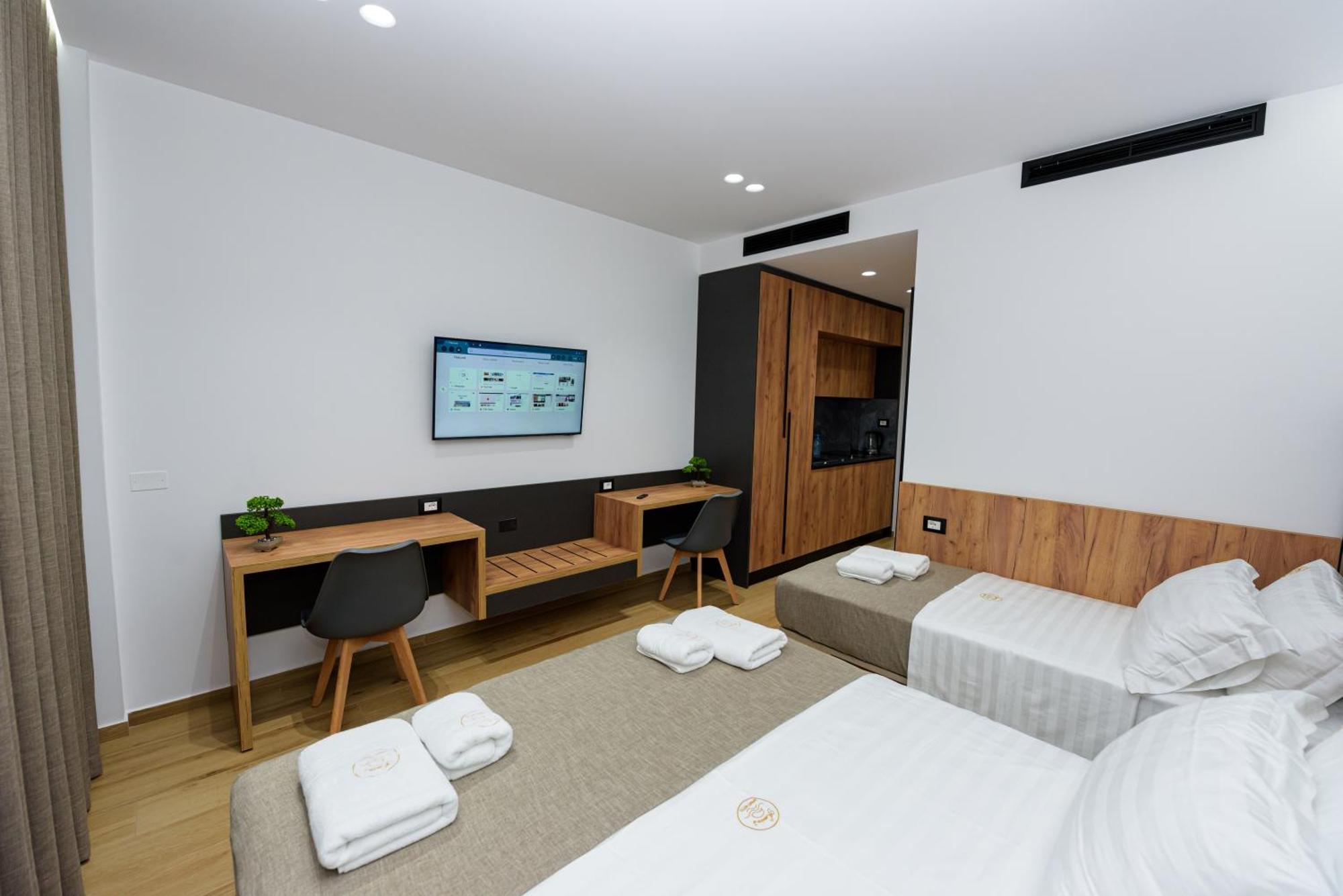 Kevin'S Aparthotel Vlorë Εξωτερικό φωτογραφία