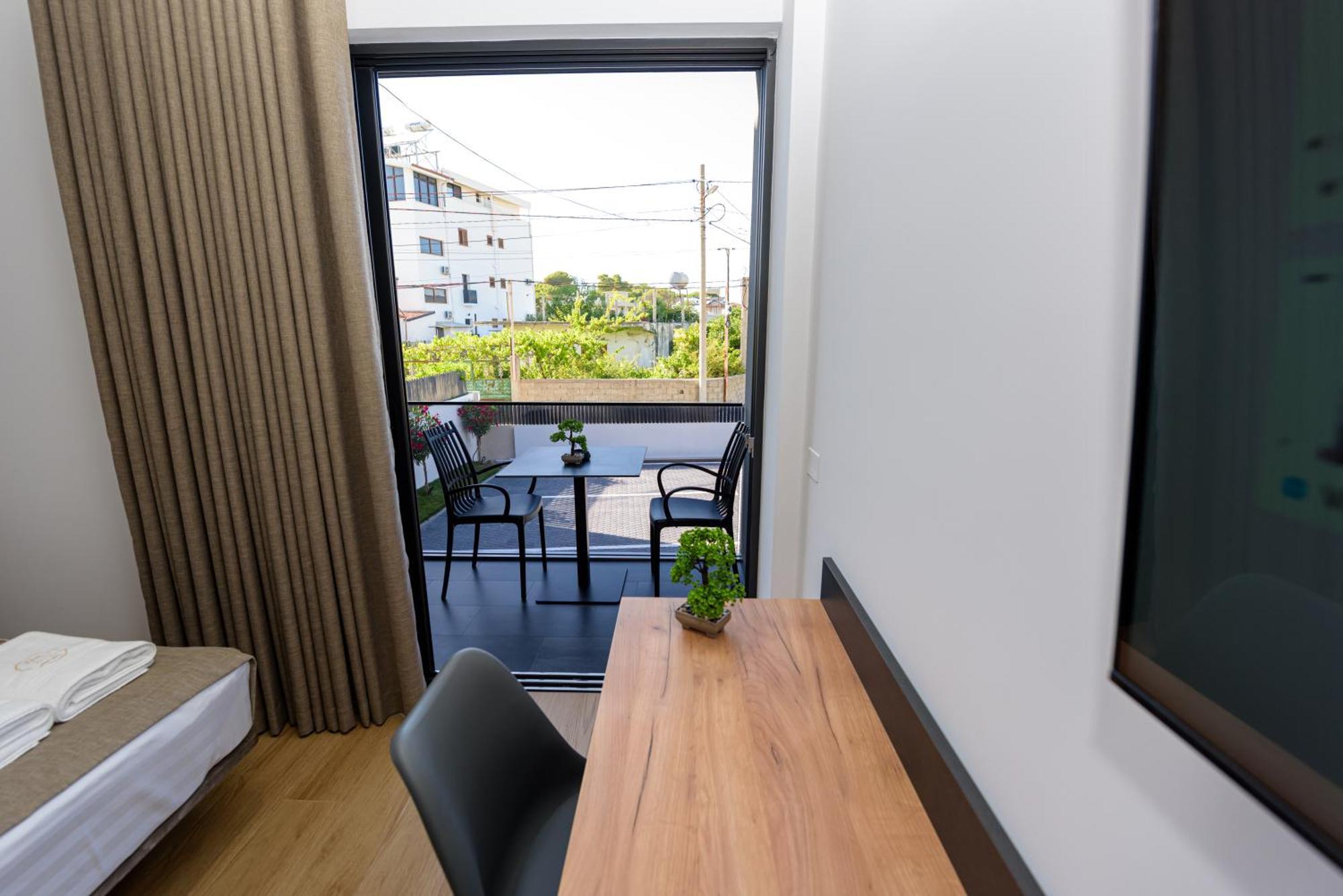 Kevin'S Aparthotel Vlorë Εξωτερικό φωτογραφία