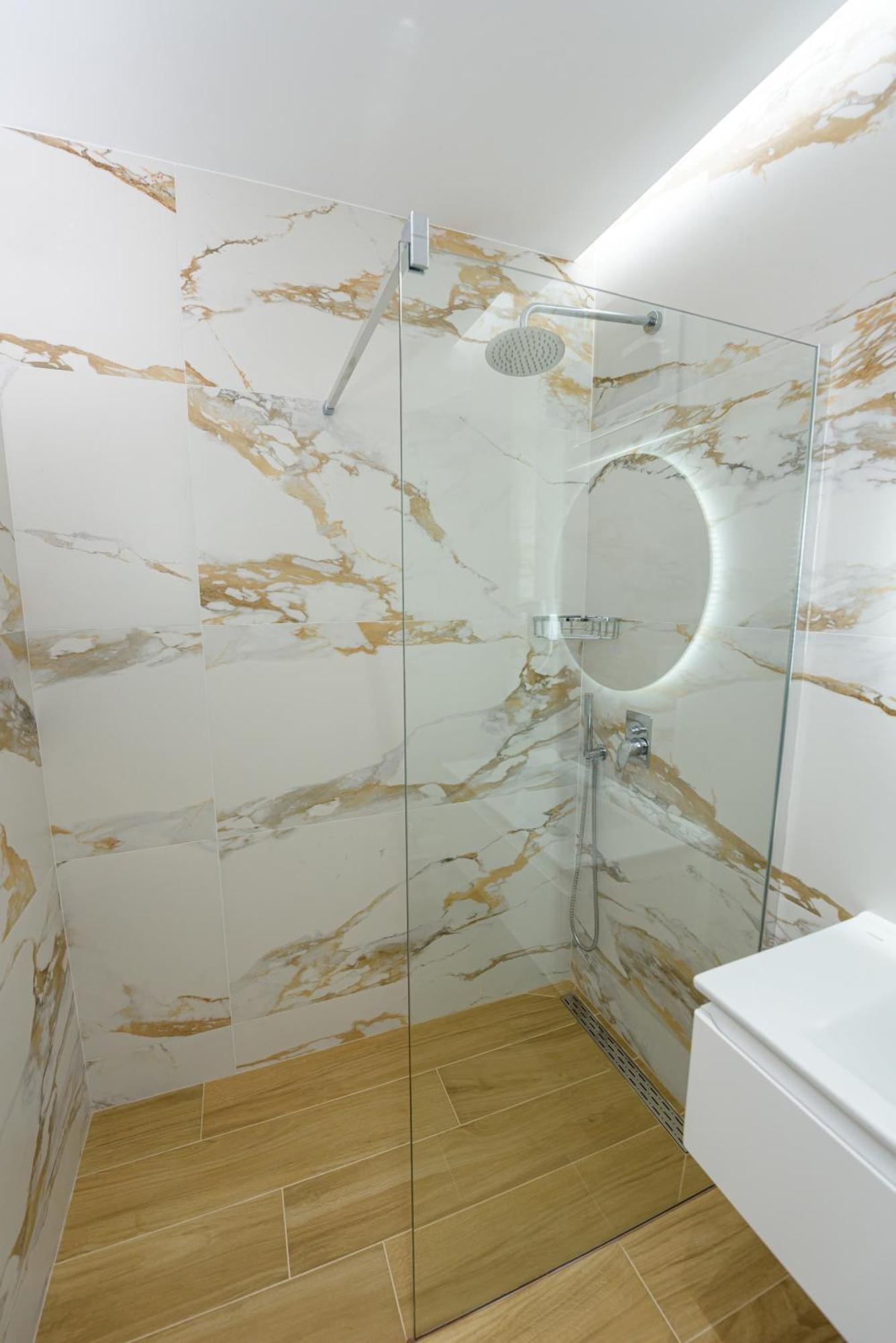 Kevin'S Aparthotel Vlorë Εξωτερικό φωτογραφία