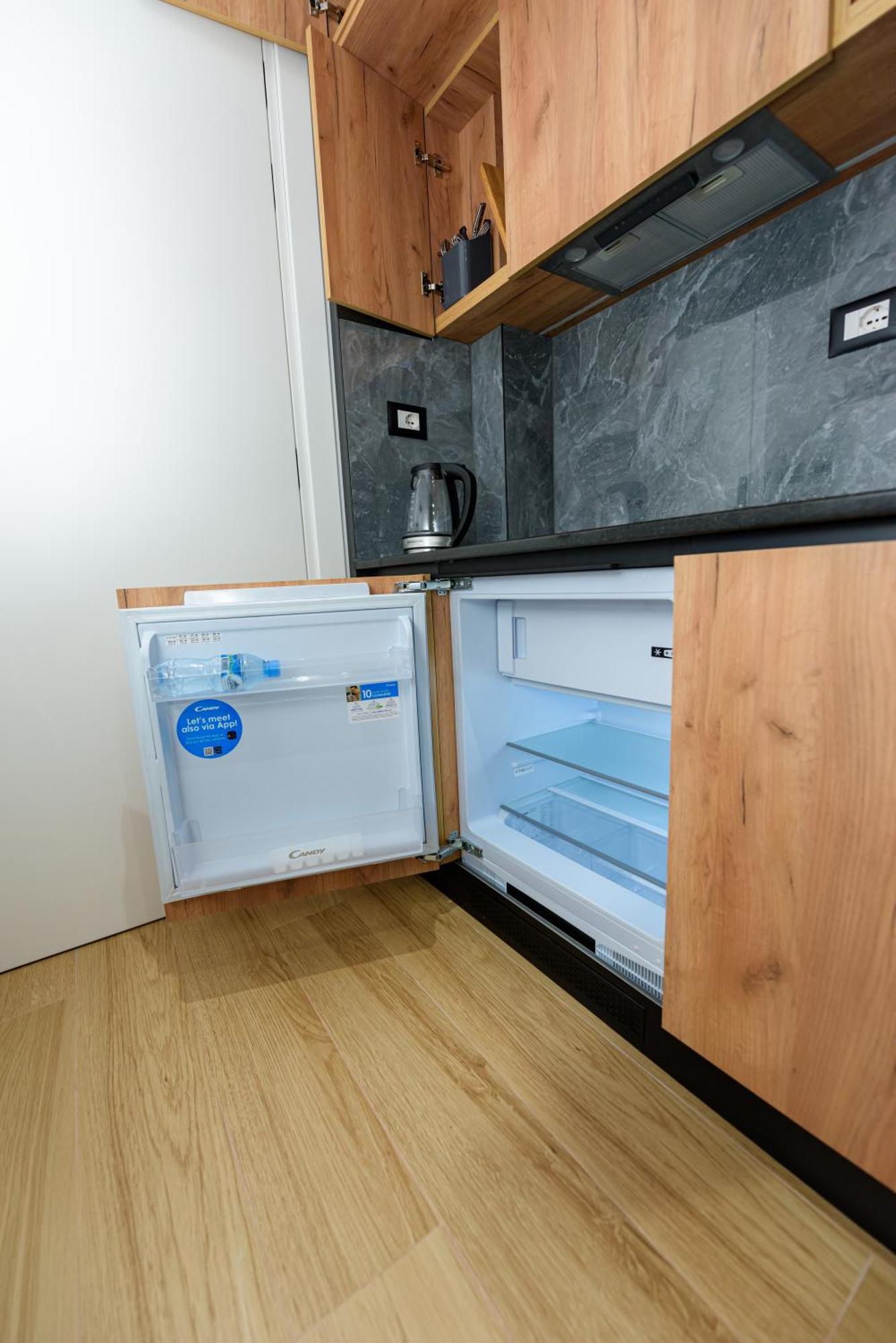 Kevin'S Aparthotel Vlorë Εξωτερικό φωτογραφία